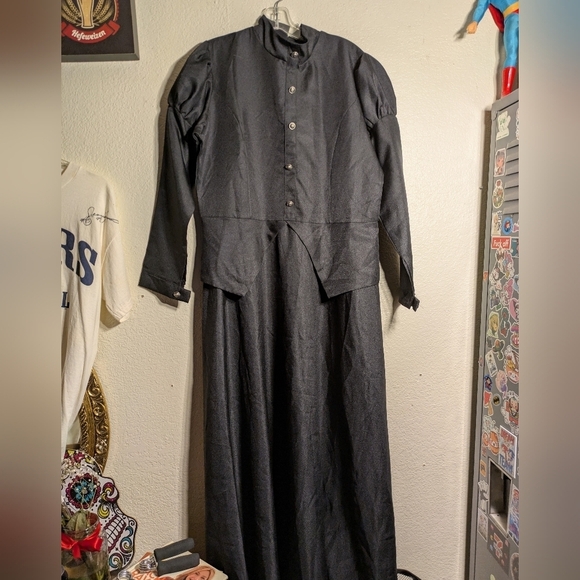 Elegant Black Women's Dress - Picture 2 of 11